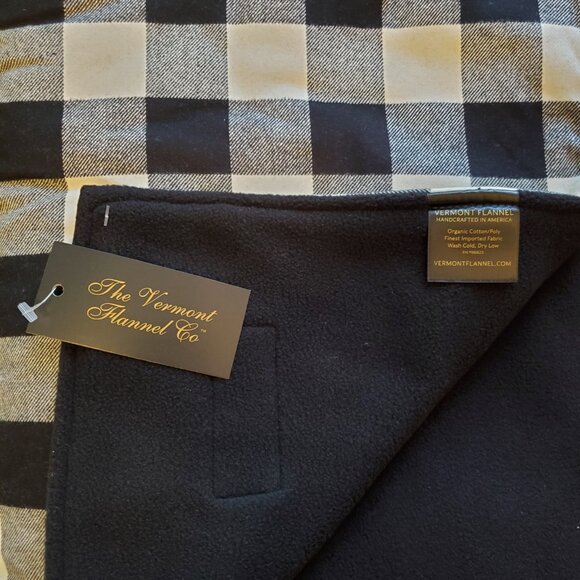 Vermont Flannel Stadium Blanket in Grey Buffalo, new with tags - Picture 4 of 5